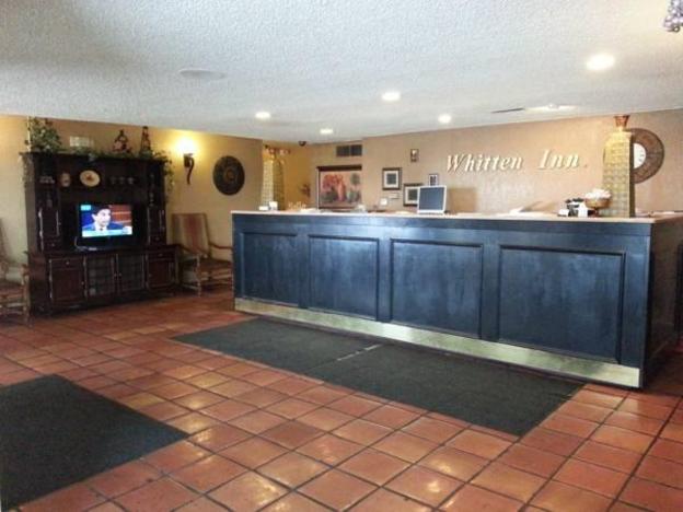 econo lodge inn and suites