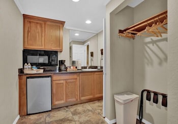 mavens inn and grill