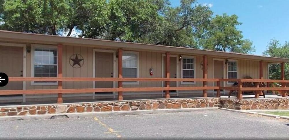 mavens inn and grill