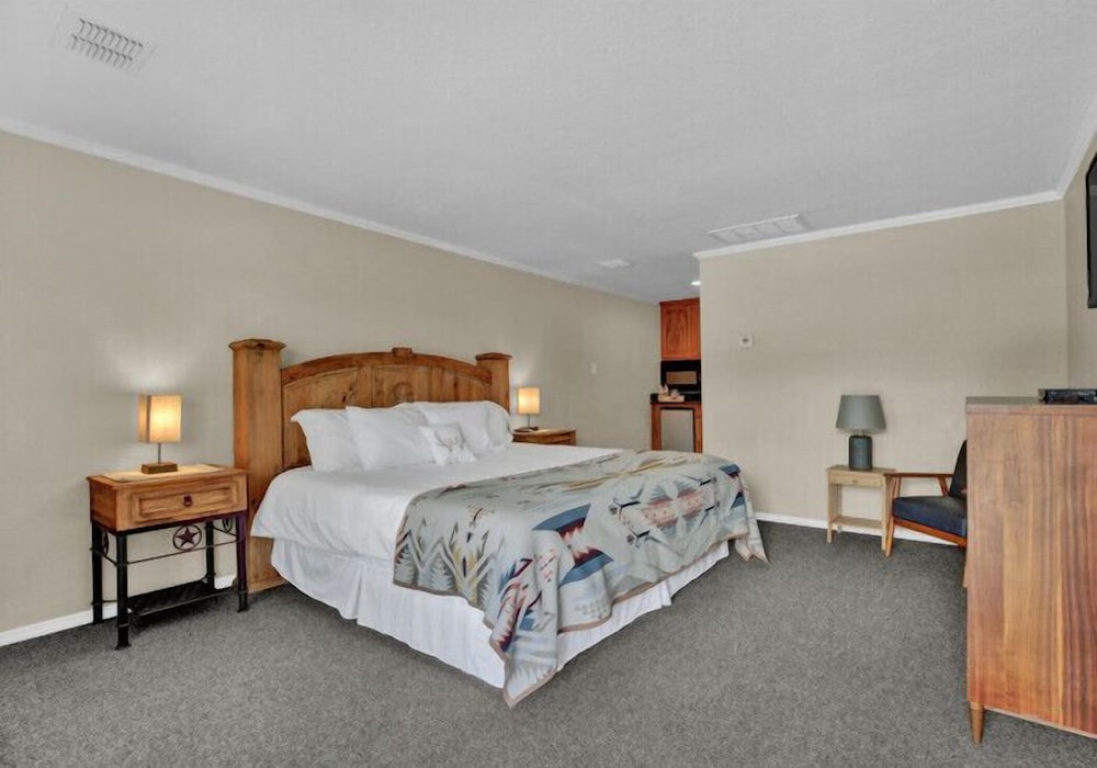 mavens inn and grill