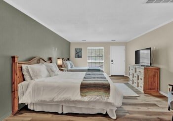 mavens inn and grill