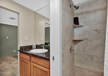 mavens inn and grill