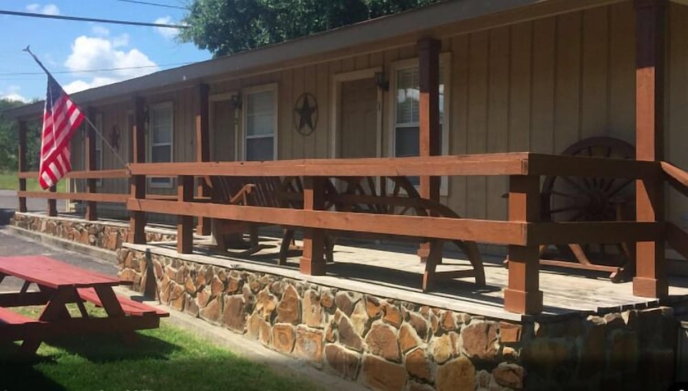 mavens inn and grill