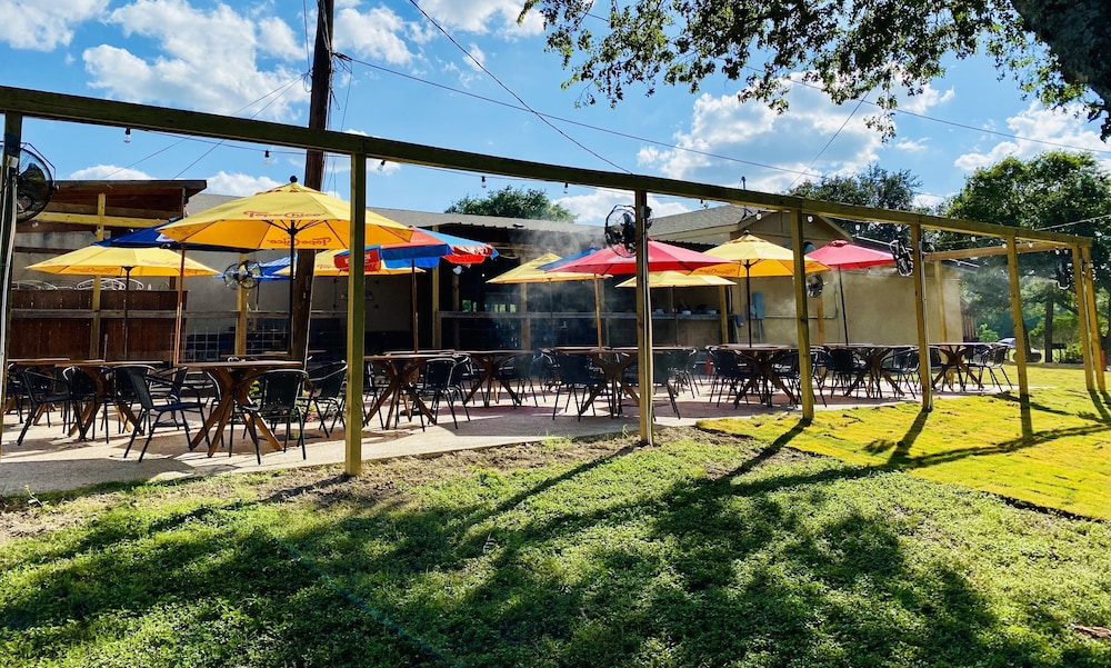 mavens inn and grill