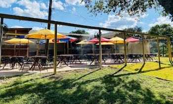 mavens inn and grill