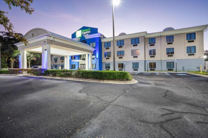 holiday inn express and suites jacksonville mayport beach