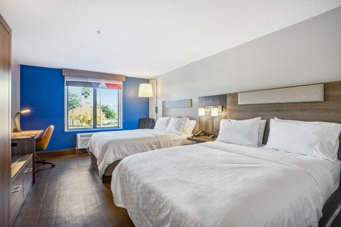 holiday inn express and suites jacksonville mayport beach