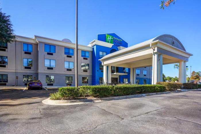 holiday inn express and suites jacksonville mayport beach