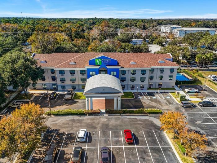 holiday inn express and suites jacksonville mayport beach