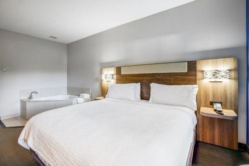 holiday inn express and suites jacksonville mayport beach
