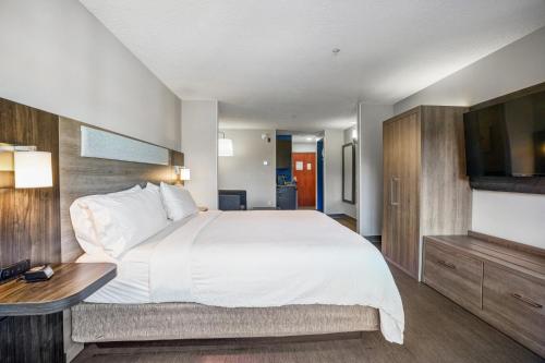 holiday inn express and suites jacksonville mayport beach