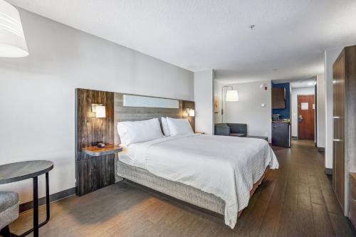 holiday inn express and suites jacksonville mayport beach