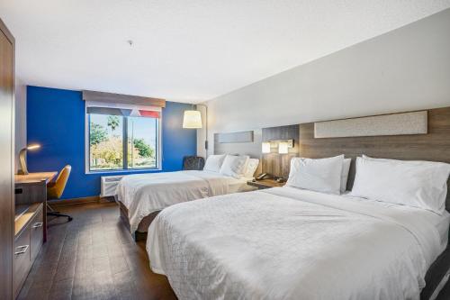 holiday inn express and suites jacksonville mayport beach