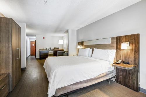 holiday inn express and suites jacksonville mayport beach