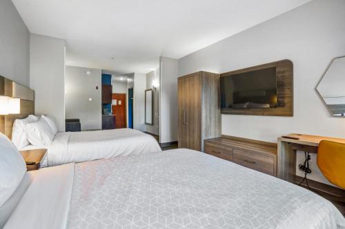 holiday inn express and suites jacksonville mayport beach