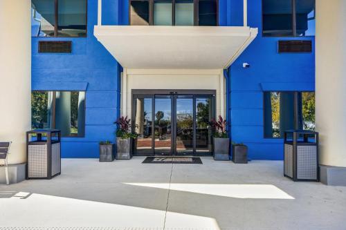 holiday inn express and suites jacksonville mayport beach
