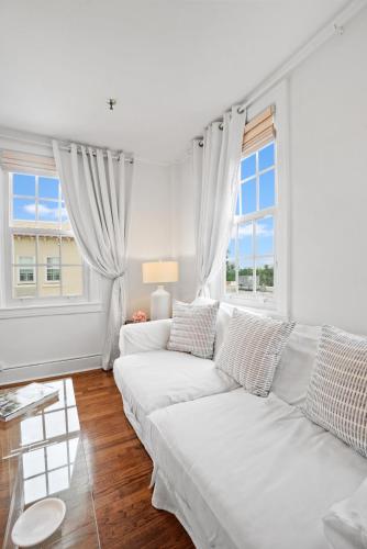 white orchid suites palm beach hotel