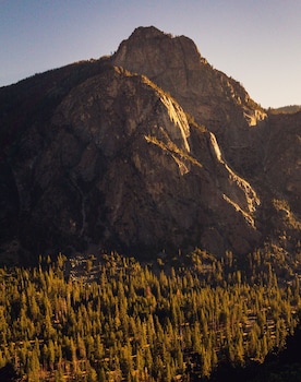 Gena's Sierra Inn & Restaurant,,2.5 star