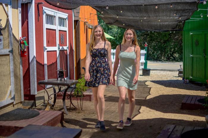 genas sierra inn and restaurant