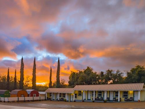 genas sierra inn and restaurant