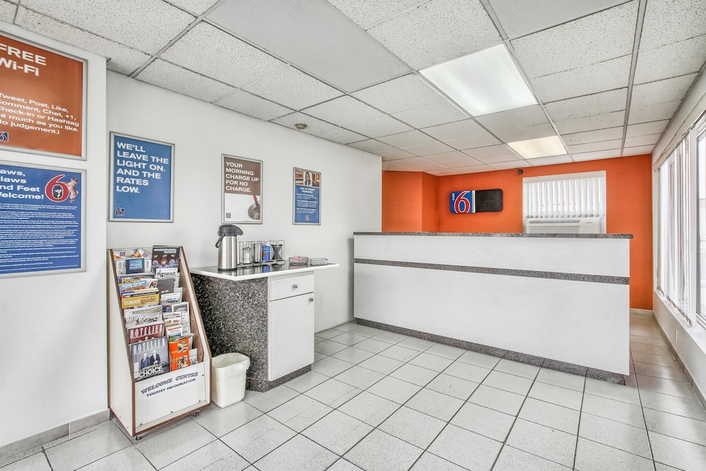 motel 6 windsor on