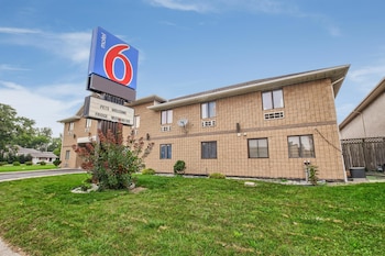 motel 6 windsor on