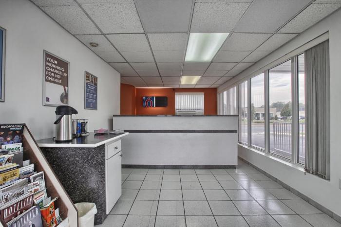 motel 6 windsor on