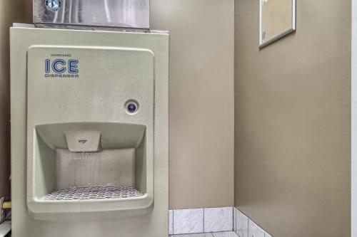 motel 6 windsor on