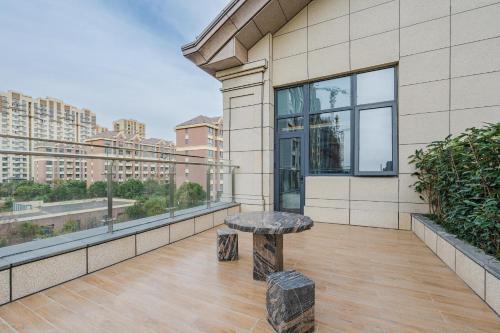 atour hotel lingang new town