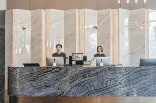 atour hotel lingang new town