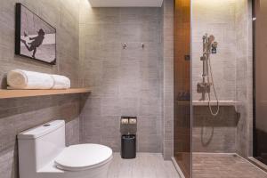atour hotel lingang new town