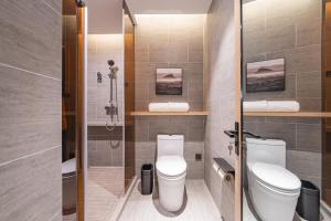 atour hotel lingang new town