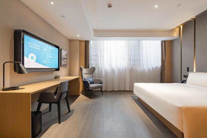 atour hotel lingang new town