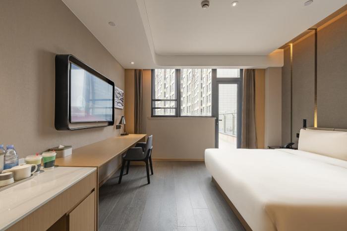 atour hotel lingang new town