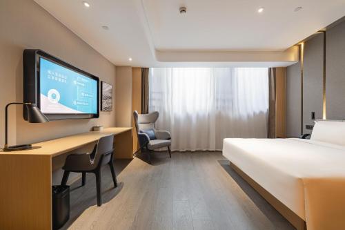 atour hotel lingang new town