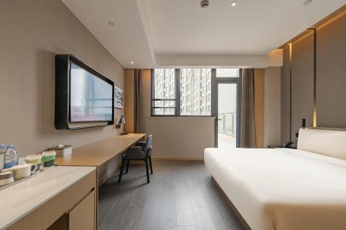 atour hotel lingang new town