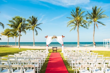 holiday inn resort grand cayman by ihg