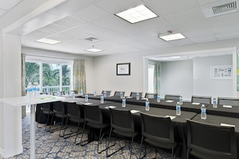 holiday inn resort grand cayman by ihg