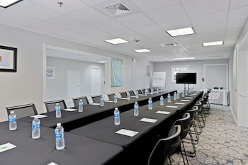 holiday inn resort grand cayman by ihg