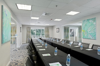 holiday inn resort grand cayman by ihg