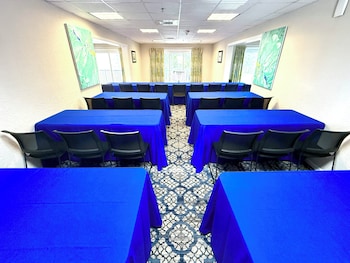 holiday inn resort grand cayman by ihg