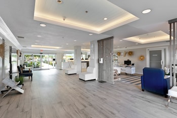 Holiday Inn Resort Grand Cayman By Ihg,Crystal Harbour>>Cayman Islands,4 star