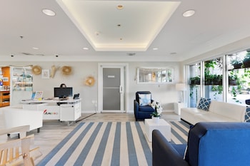 Holiday Inn Resort Grand Cayman By Ihg,Crystal Harbour>>Cayman Islands,4 star