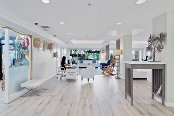 Holiday Inn Resort Grand Cayman By Ihg,Crystal Harbour>>Cayman Islands,4 star