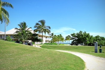 holiday inn resort grand cayman by ihg