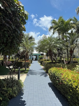 holiday inn resort grand cayman by ihg