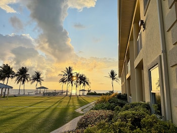 holiday inn resort grand cayman by ihg