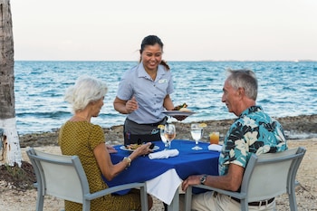 holiday inn resort grand cayman by ihg
