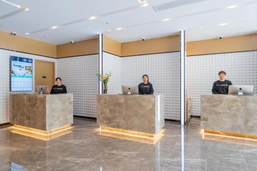 atour hotel huishan gold st