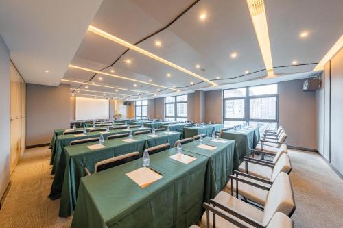 atour hotel huishan gold st
